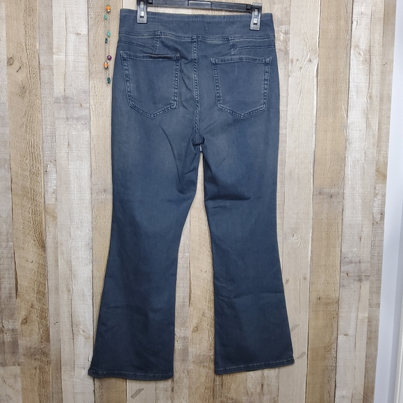 Free People In My Feelings Crop Flare Blue Jeans Pull-on Mid-rise Size Medium - Picture 6 of 11